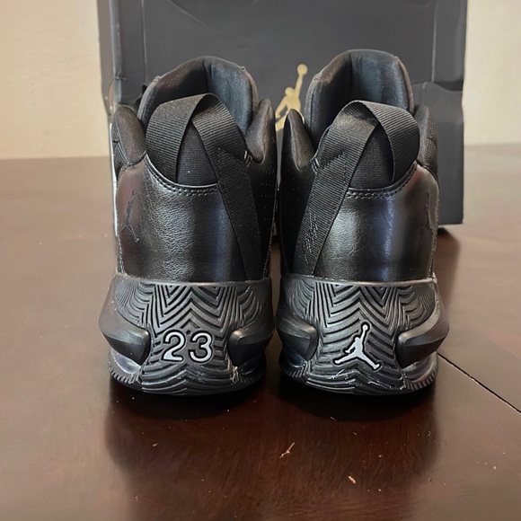 Jordan shoe bran new never worn it color black/back shoe - Picture 2 of 6